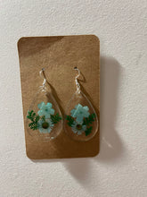 Load image into Gallery viewer, Acrylic Blue Flower Oval Earrings

